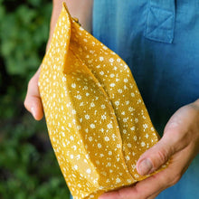 Load image into Gallery viewer, Beeswax Wrap Bag on the go by Bee Baltic