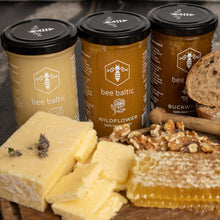 Load image into Gallery viewer, Raw Forest Honey 350g
